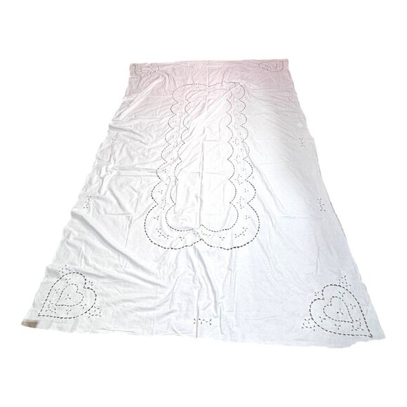 Vintage White Victorian Banquet Tablecloth Heart Floral Cutout Design 67" x 105" - Picture 4 of 5
